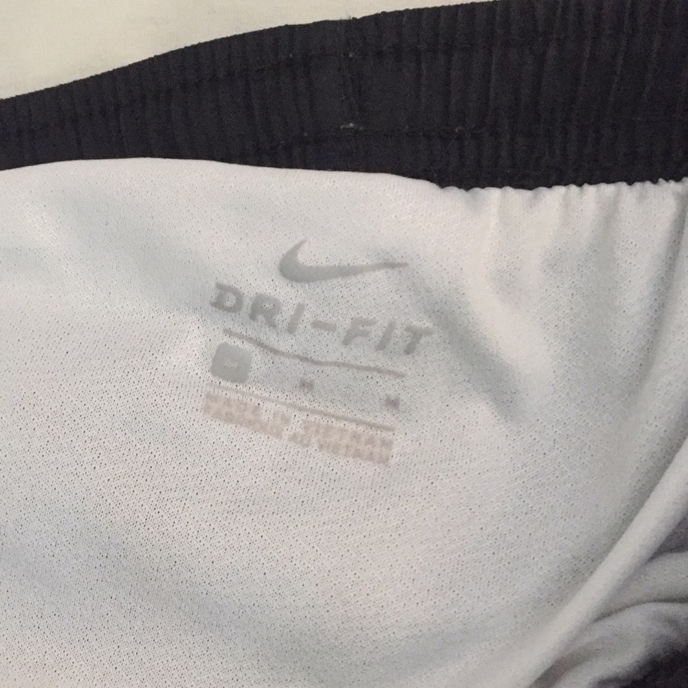 Nike dri fit shorts - Picture 3 of 4